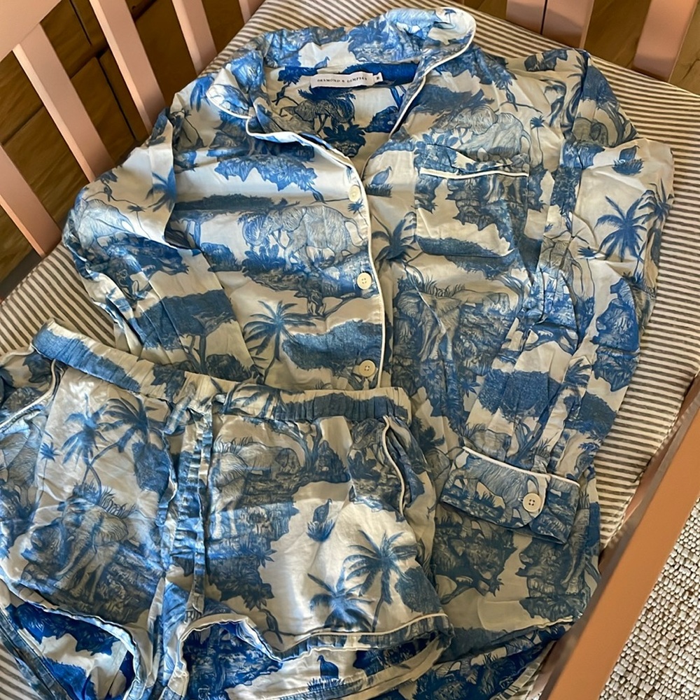 Desmond & Dempsey signature pajamas size medium